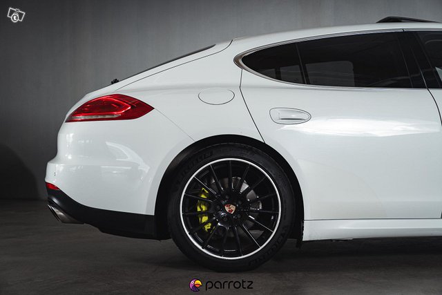 Porsche Panamera 11