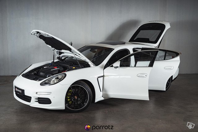 Porsche Panamera 24