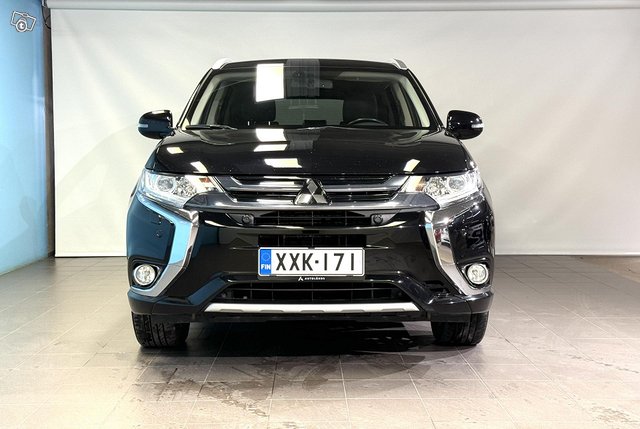 Mitsubishi Outlander PHEV 2