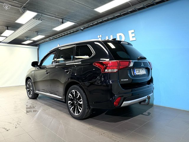 Mitsubishi Outlander PHEV 5