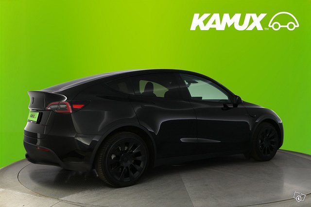 Tesla Model Y 2