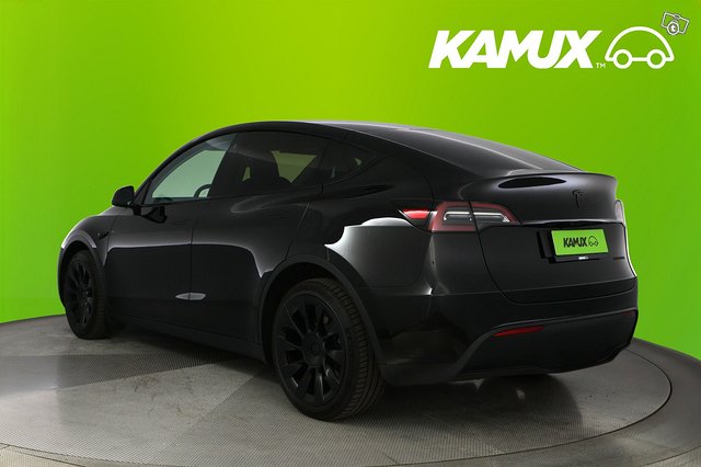 Tesla Model Y 5