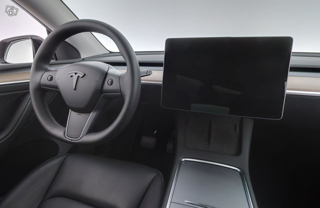 Tesla Model Y 9