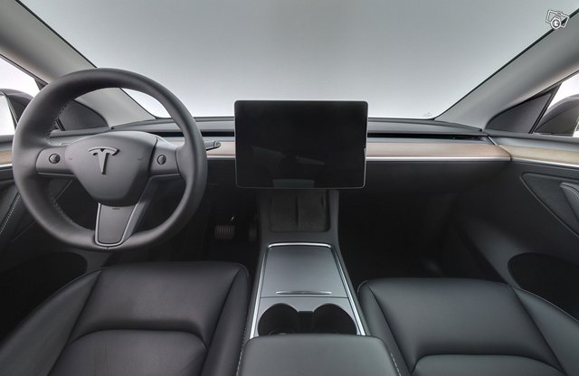 Tesla Model Y 11