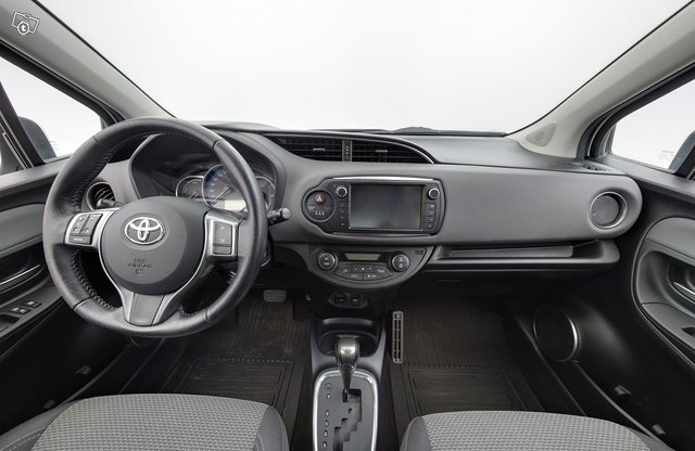 Toyota Yaris 11