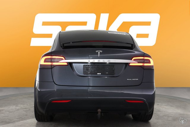 Tesla Model X 7