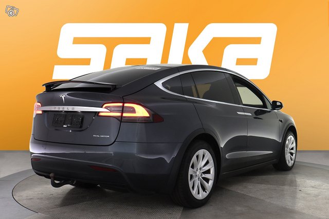 Tesla Model X 8