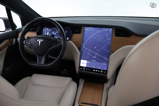 Tesla Model X 15