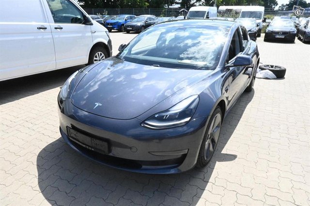 Tesla Model 3 1