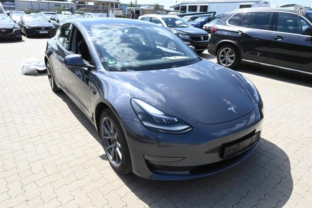 Tesla Model 3 2