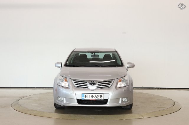 Toyota Avensis 2