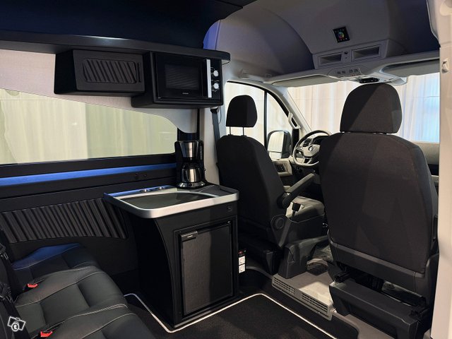 VOLKSWAGEN CRAFTER 8