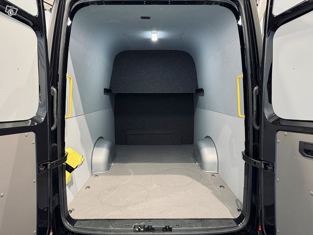 VOLKSWAGEN CRAFTER 13