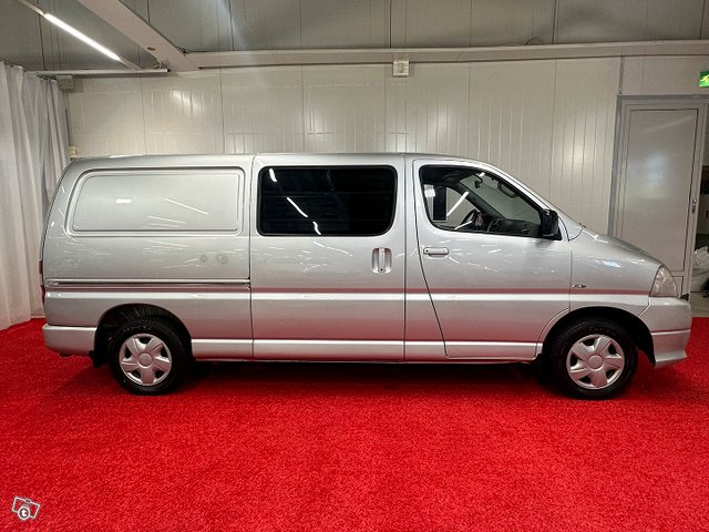 Toyota Hiace 2