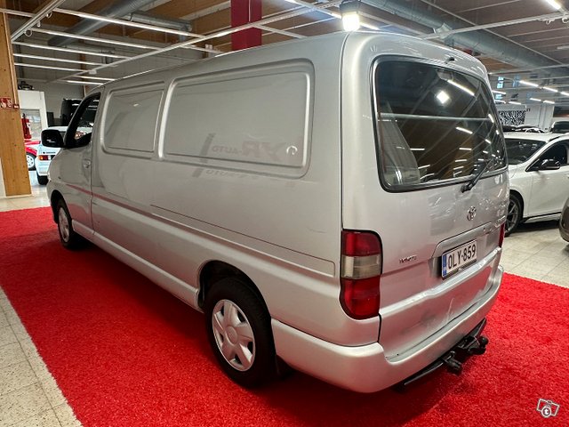 Toyota Hiace 7