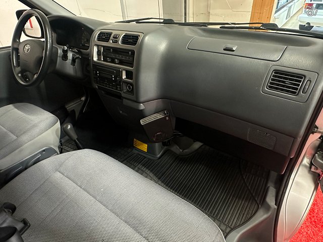 Toyota Hiace 13