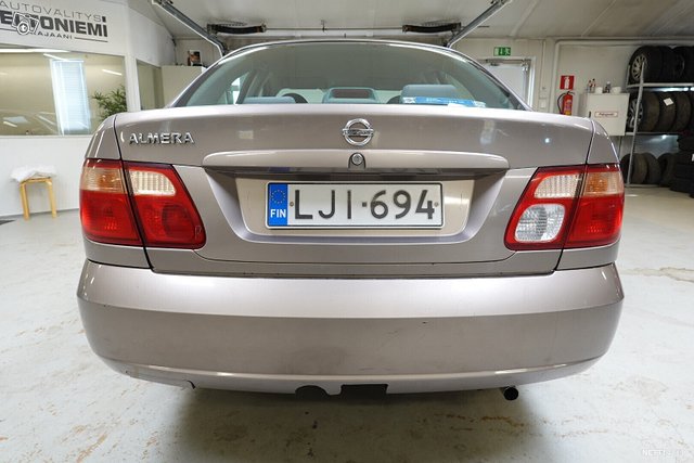 Nissan Almera 4