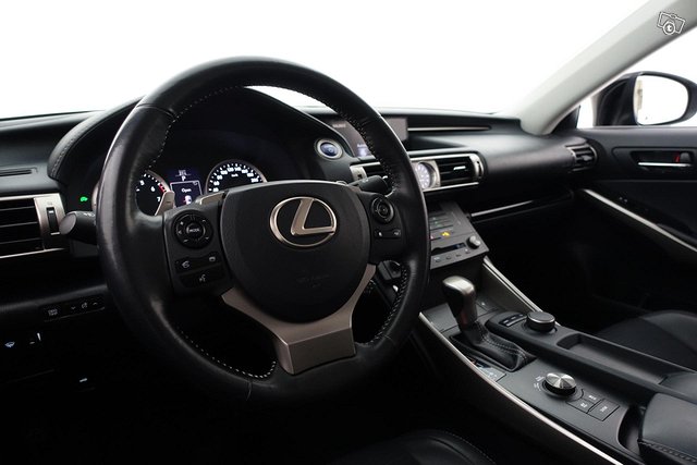 Lexus IS 20