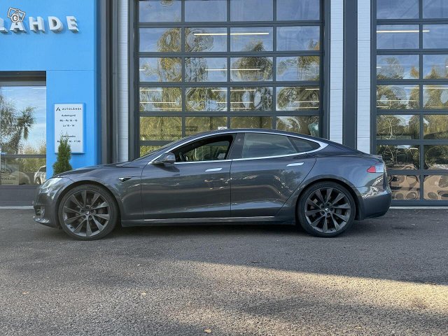 Tesla Model S 3