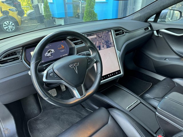 Tesla Model S 6