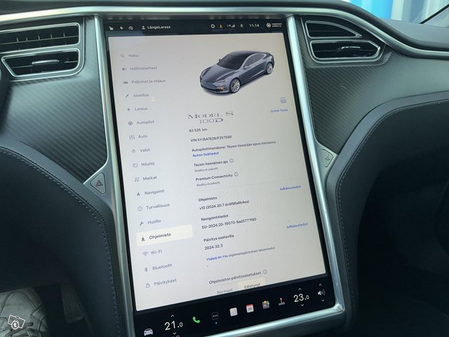 Tesla Model S 8