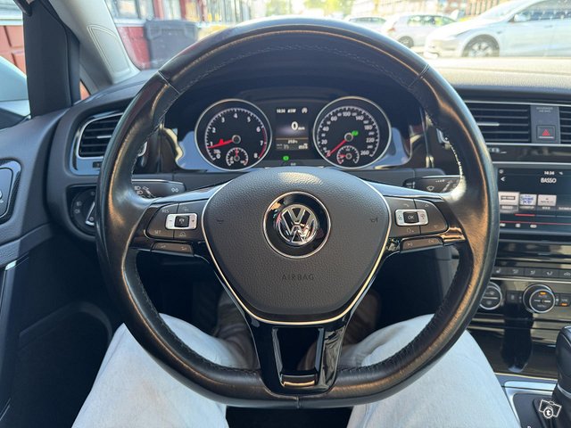 Volkswagen Golf 10