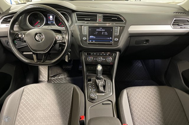 Volkswagen Tiguan 7