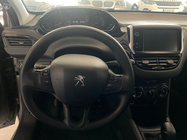 Peugeot 208 5