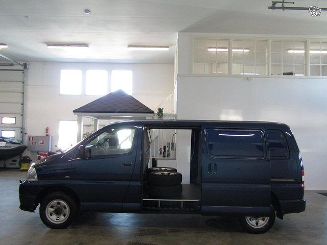 Toyota Hiace 9