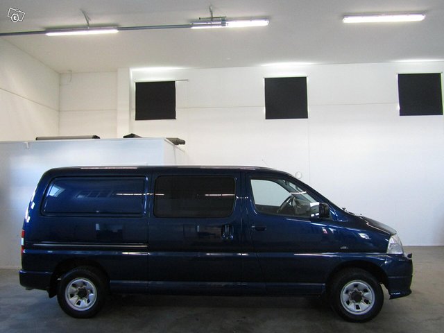 Toyota Hiace 11