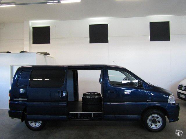 Toyota Hiace 12