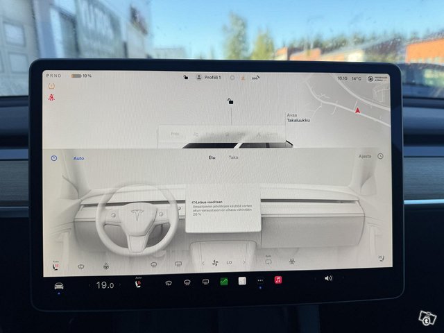 Tesla Model Y 13