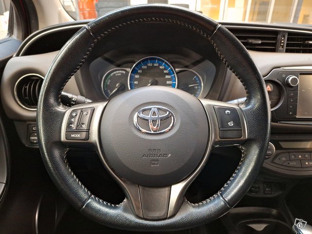 Toyota Yaris 8