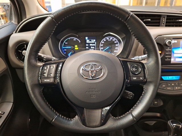 Toyota Yaris 8