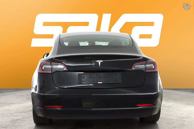 Tesla Model 3 7