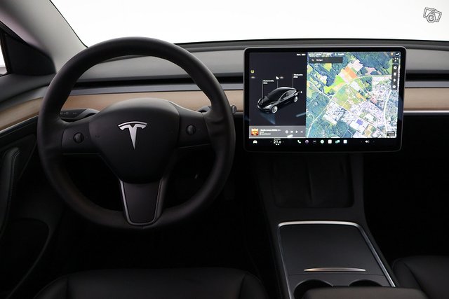 Tesla Model 3 17