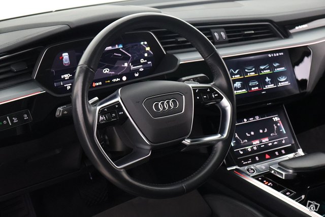 Audi E-tron 11