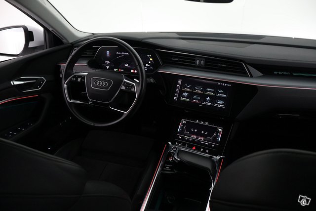 Audi E-tron 15