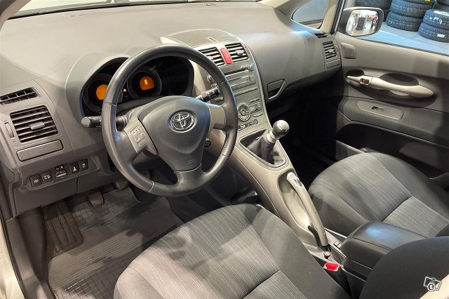 Toyota Auris 7