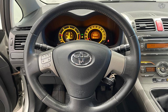 Toyota Auris 12