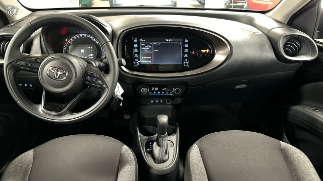 TOYOTA Aygo X 10