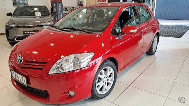 TOYOTA AURIS