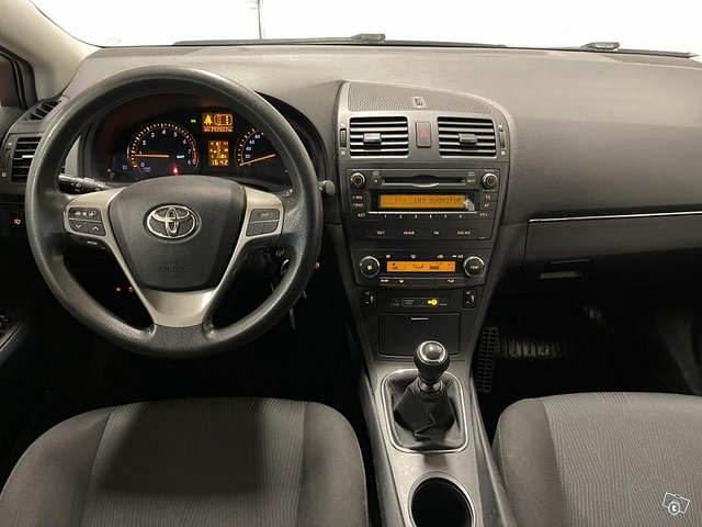 Toyota Avensis 19