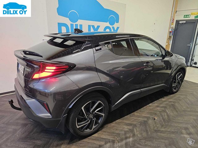 Toyota C-HR 2