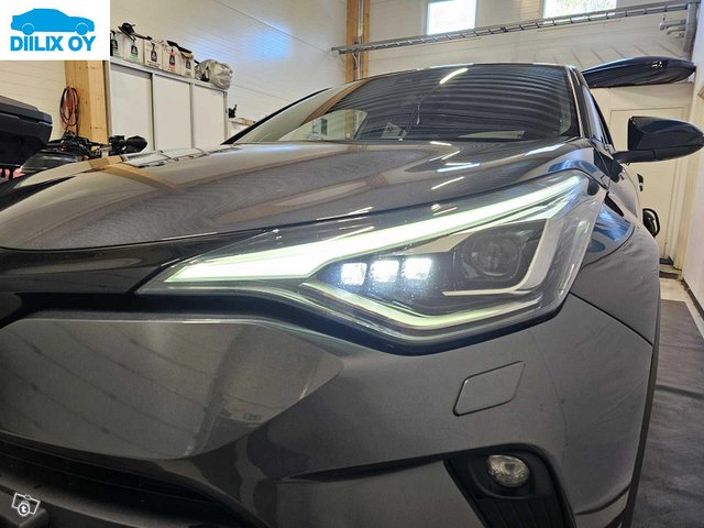 Toyota C-HR 10