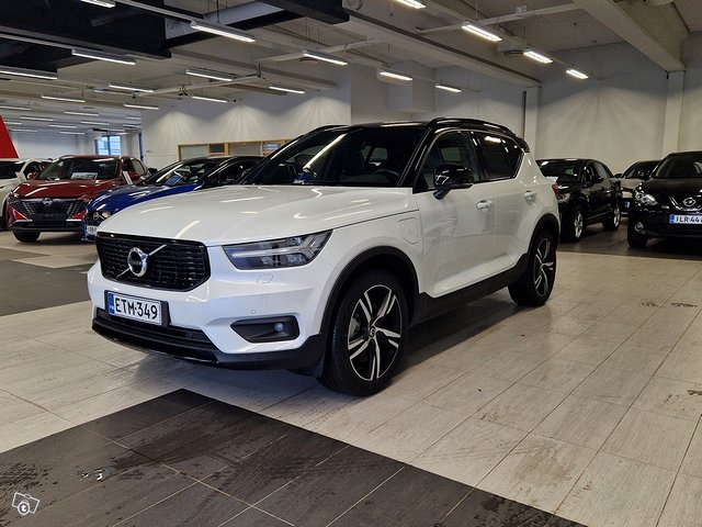 VOLVO XC40