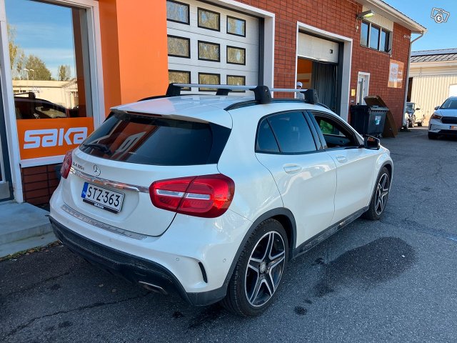 Mercedes-Benz GLA 2