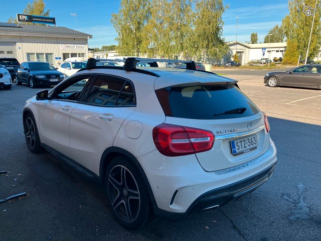 Mercedes-Benz GLA 3