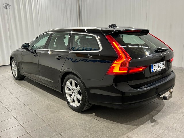 Volvo V90 8