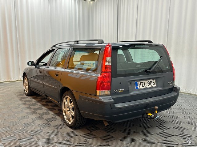 Volvo V70 3